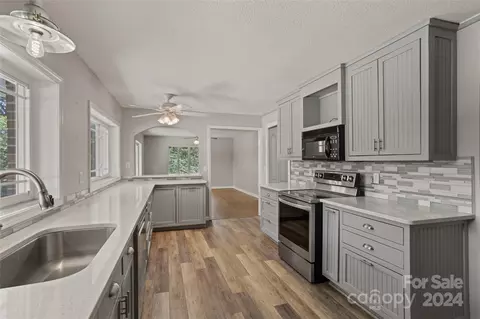 81 Thermal Hill Ln, Tryon, NC 28782