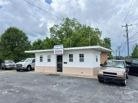 2408 1st Sw Ave SW, Hickory, NC 28602