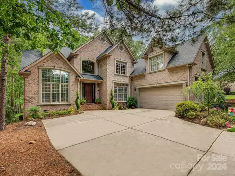 109 Whiterock Dr, Mount Holly, NC 28120