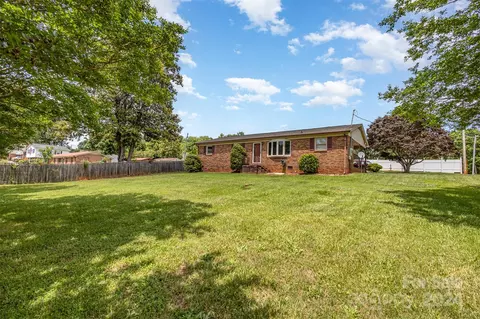 817 Freedom Mill Rd, Gastonia, NC 28052