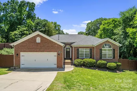 319 Elm St, Belmont, NC 28012