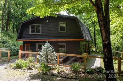 26 Swanna View Dr, Asheville, NC 28805