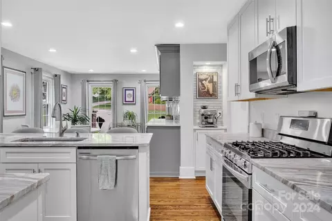 Kitchen - 3000 Champaign St, Charlotte, NC 28210 photo 4 of 5