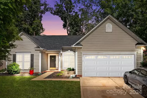 6202 Red Clover Ln, Charlotte, NC 28269