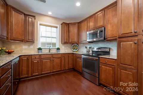 Kitchen - 18334 Glenealy Dr, Cornelius, NC 28031 photo 3 of 3