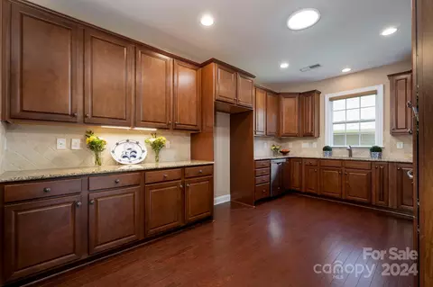 Kitchen - 18334 Glenealy Dr, Cornelius, NC 28031 photo 2 of 3