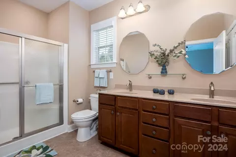 Bath - 18334 Glenealy Dr, Cornelius, NC 28031 photo 1 of 1