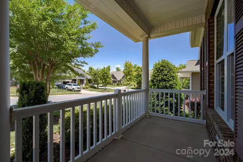 Exterior - 18334 Glenealy Dr, Cornelius, NC 28031 photo 4 of 8
