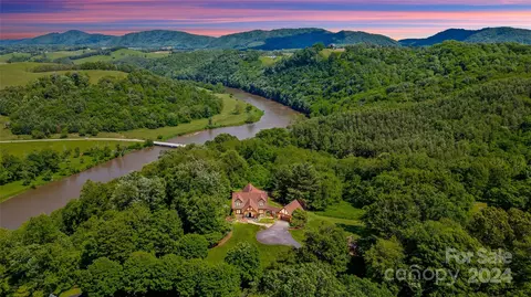 42 New River Dr, Sparta, NC 28675