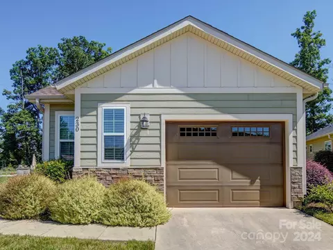 230 Flat Rock Dr, Denver, NC 28037