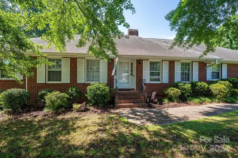 1015 Dumbarton Rd, Gastonia, NC 28054