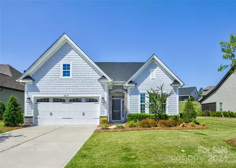 82139 Standing Oak Dr, Charlotte, NC 28278