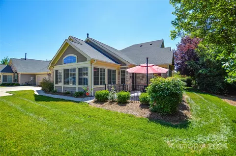 2351 Villa Oaks Ct, Gastonia, NC 28054