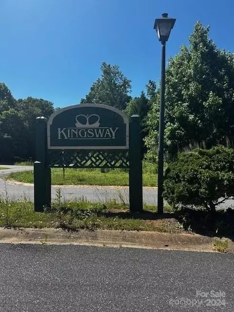 Kingsway Boulevard, Hickory, NC 28602