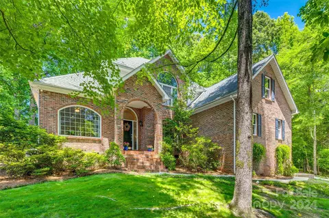 215 Ballard Ct, Fort Mill, SC 29715