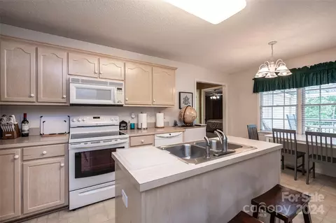 Kitchen - 3811 River Rd, Hickory, NC 28602 photo 1 of 6