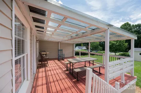 Exterior - 3811 River Rd, Hickory, NC 28602 photo 6 of 8