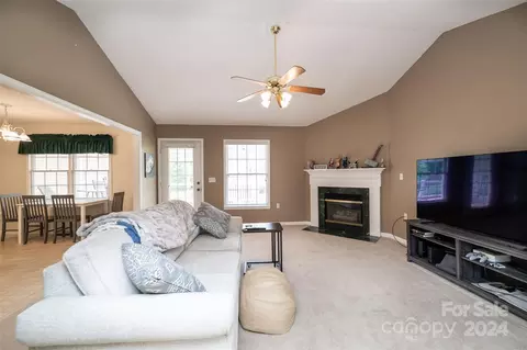 Living - 3811 River Rd, Hickory, NC 28602 photo 1 of 4