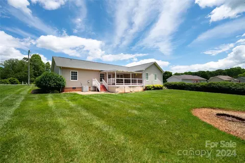 Exterior - 3811 River Rd, Hickory, NC 28602 photo 1 of 8