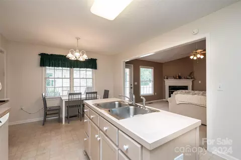 Kitchen - 3811 River Rd, Hickory, NC 28602 photo 6 of 6