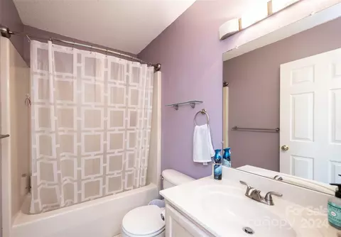 Bath - 3811 River Rd, Hickory, NC 28602 photo 1 of 1