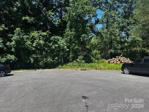 5865 Kingsway Blvd, Hickory, NC 28602