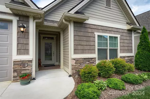87 Florian Ln, Fletcher, NC 28732