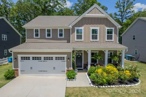 4738 Green Mountain Dr, Charlotte, NC 28215