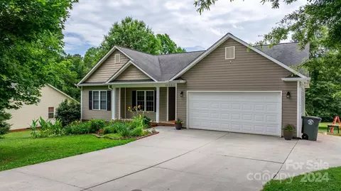 2255 Picnic Dr, Newton, NC 28658