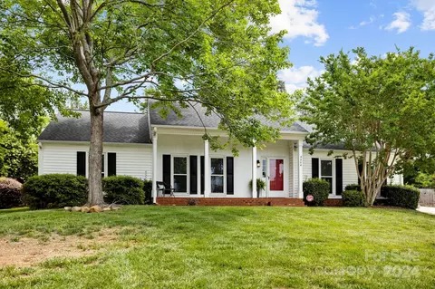 8504 Gruenewald Ln, Charlotte, NC 28210