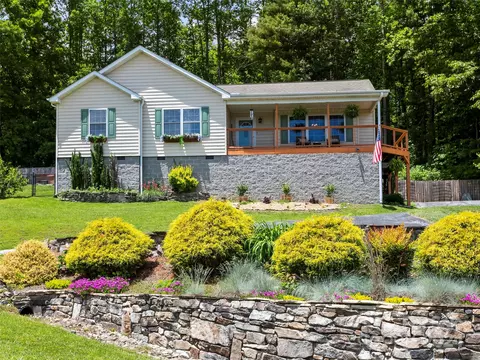 91 Peaceful Orchard Dr, Hendersonville, NC 28792