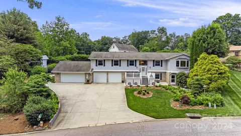 10 Hickory Hills Dr, Arden, NC 28704