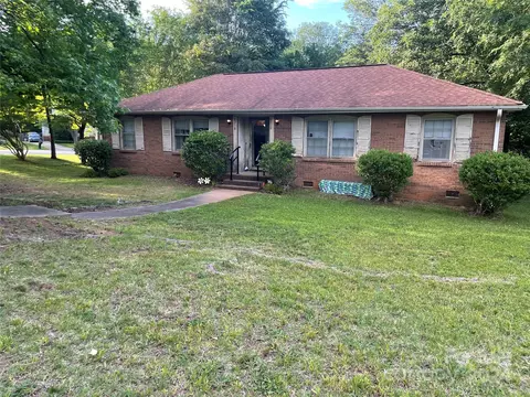 2718 Cedarwild Rd, Charlotte, NC 28212