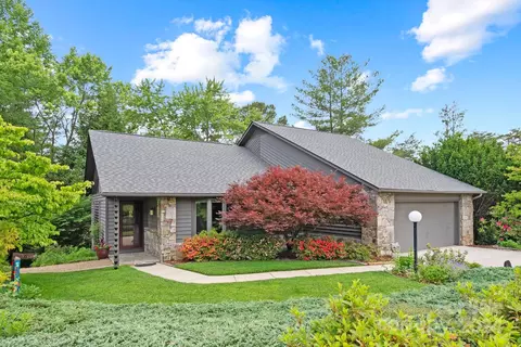 2 Zachary Ridge Rd, Asheville, NC 28804