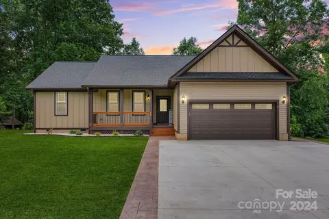 17 Oatgrass Ln, Candler, NC 28715