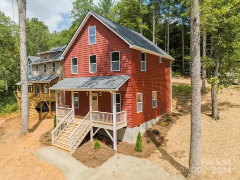 129 Owenby Ln, Black Mountain, NC 28711