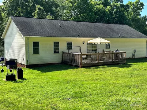 Exterior - 4886 Sandstone Dr, Conover, NC 28613 photo 2 of 3