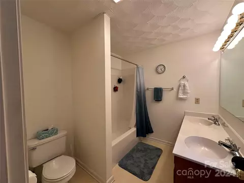 Bath - 4886 Sandstone Dr, Conover, NC 28613 photo 2 of 5