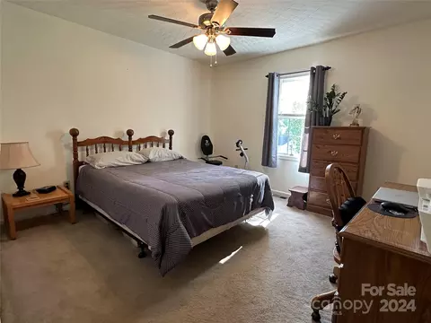 Bedroom - 4886 Sandstone Dr, Conover, NC 28613 photo 4 of 5