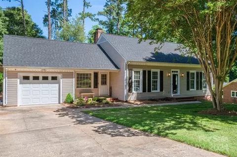 2350 Londonderry Dr, Gastonia, NC 28056