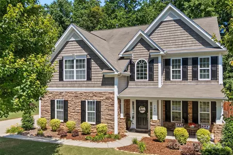 780 Virginia Pine Ln, Lake Wylie, SC 29710