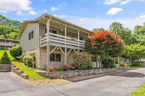 22 Granite Ln, Maggie Valley, NC 28751
