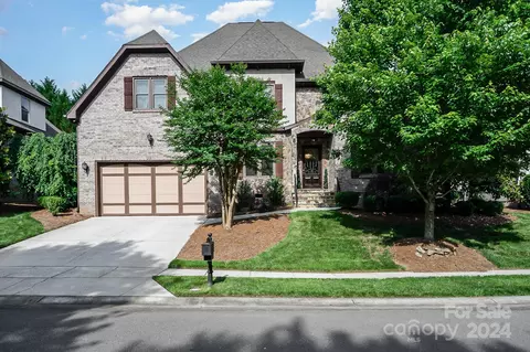 6833 Larrisa Ct, Charlotte, NC 28226