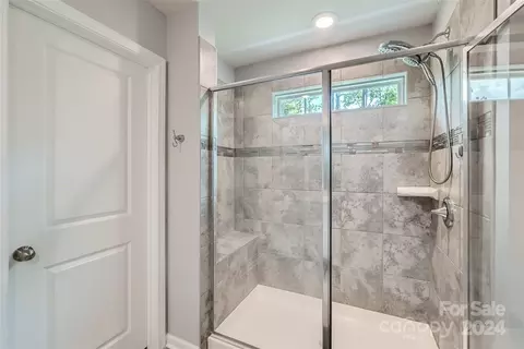 Bath - 3071 Windhaven Ln, Tega Cay, SC 29708 photo 2 of 3