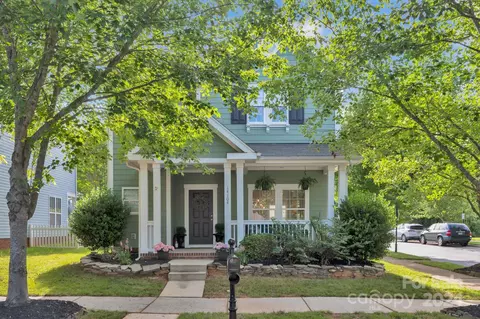 14104 Holly Springs Dr, Huntersville, NC 28078