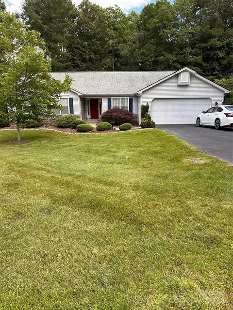 7 Pebble Beach Ct, Etowah, NC 28729