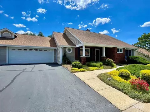 1017 Saddlebrook Dr, Hendersonville, NC 28739