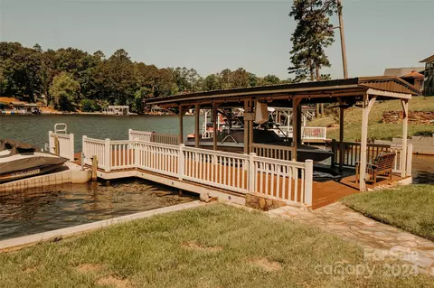 452 Pinehaven Dr, New London, NC 28127