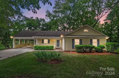 2400 Dryden Ln, Charlotte, NC 28210