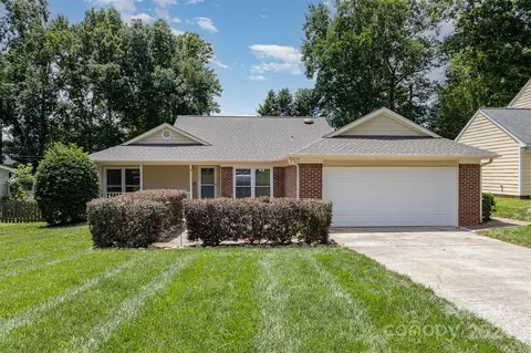 10607 Fairway Ridge Rd, Charlotte, NC 28277